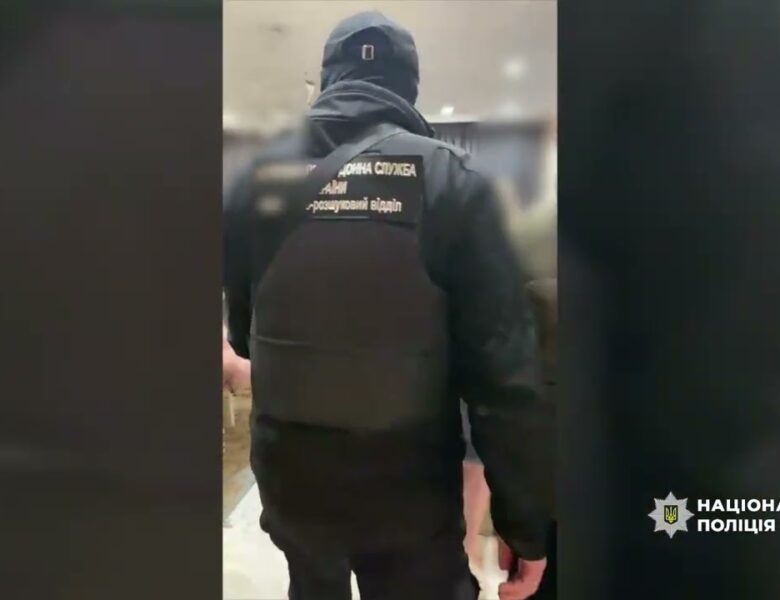 Підпільне виробництво сигарет у Херсоні – поліції вилучив тонни тютюну та десятки тисяч цигарок