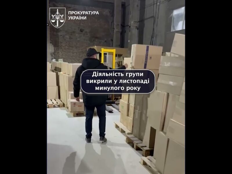 Чверть мільйона пачок цигарок і 6 тис  л отрути! Підозрюються 11 осіб