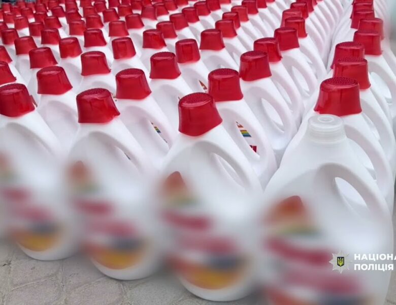 Поліцейські викрили групу, яка налагодила підпільне виробництво підробленого прального порошку