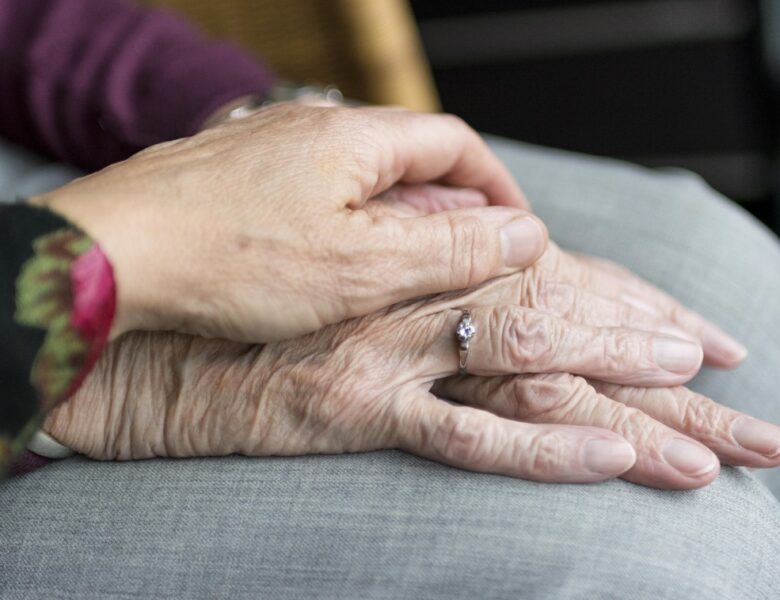 86-річну француженку затримали у США після переїзду до коханого юності