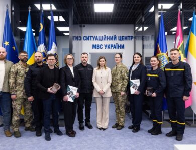 Олена Зеленська відвідала Службу 112 та поспілкувалася з психологами МВС