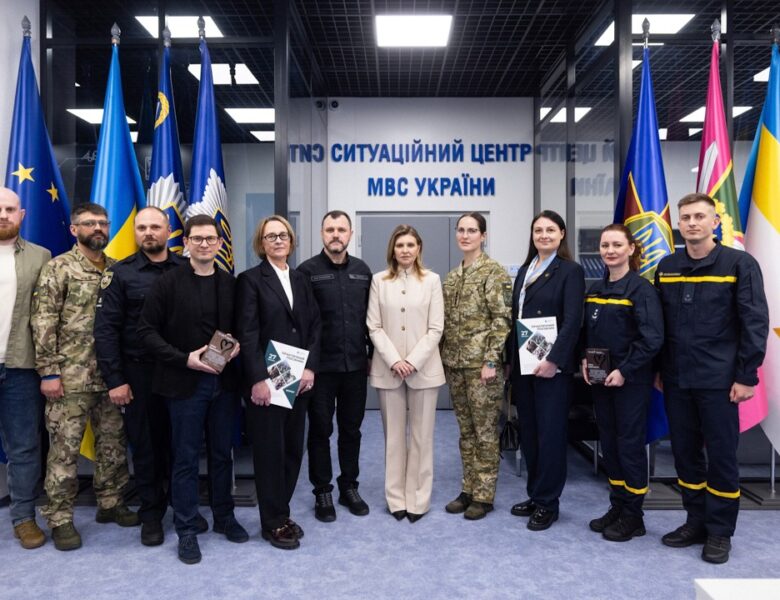 Олена Зеленська відвідала Службу 112 та поспілкувалася з психологами МВС