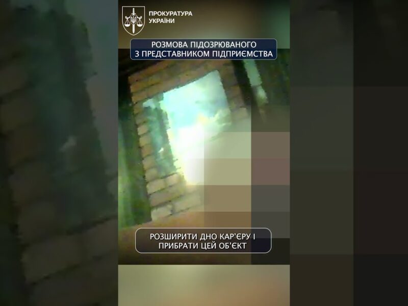 Посадовець Укрзалізниці вимагав $100 000 готівкою: отримав їх разом із підозрою