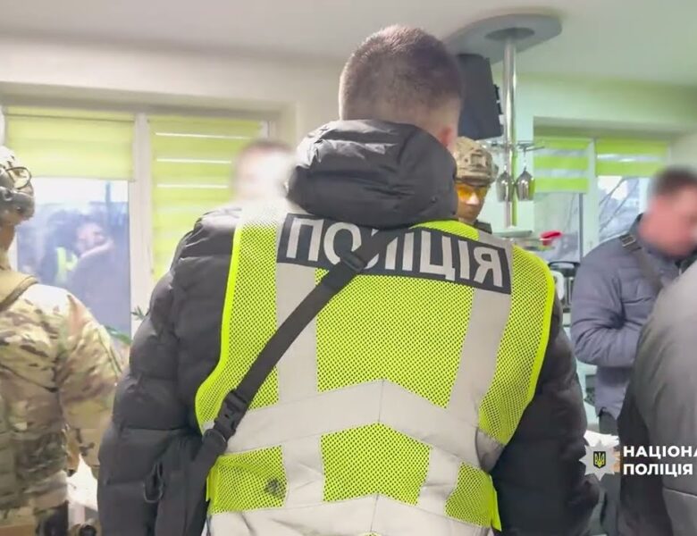 Поліцейські Києва затримали учасників угруповання, які вимагали “криптоборги” з українців