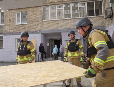 У Сумах впродовж дня тривали аварійно-відновлювальні роботи на місці російської нічної атаки