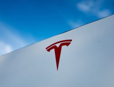 Акції Tesla падають на тлі слабких продажів
