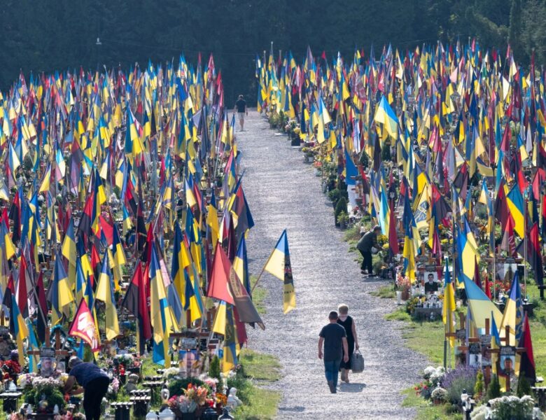 Близько 1000 кладовищ в Україні заборонені для відвідування
