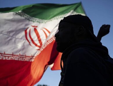 Блокада Ормуза: Іран погрожує атакувати судна США