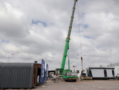 Будівельне шоу від HutJet: компанія змонтувала prefab-будинок за 8 годин