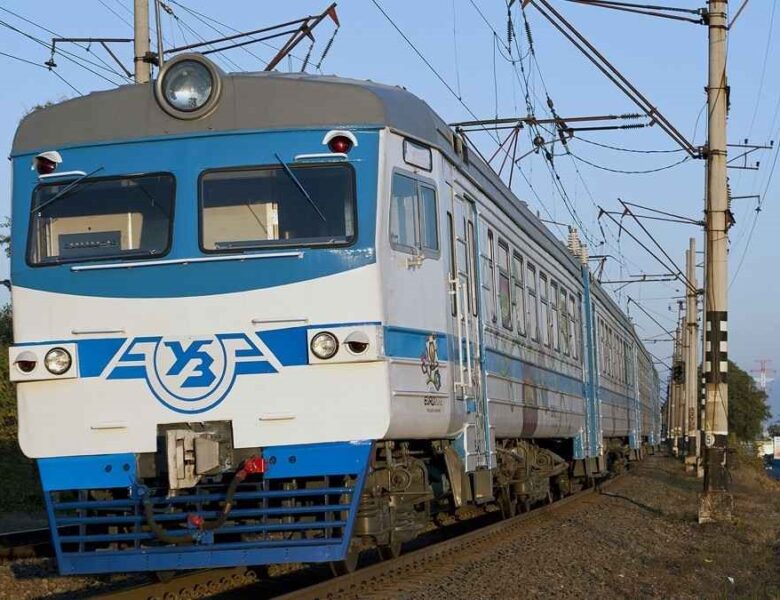 Через надзвичайну подію затримується низка поїздів