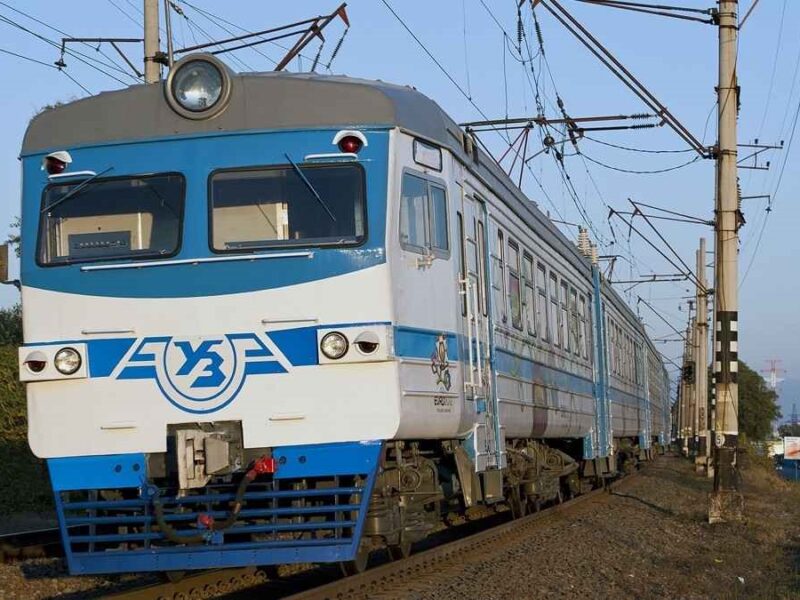 Через надзвичайну подію затримується низка поїздів