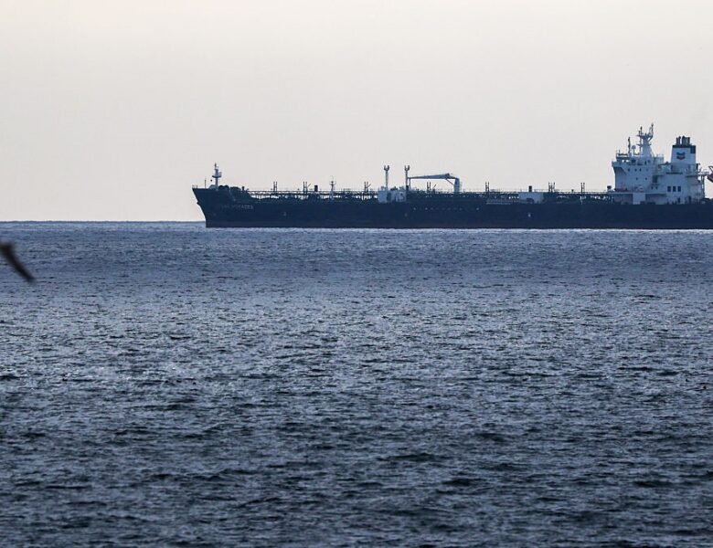 Через Ормузьку протоку пройшов російський танкер