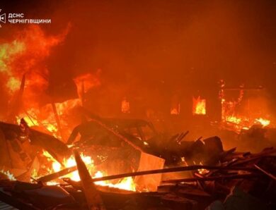 Чернігів під атакою ворожих БПЛА: горять будинки