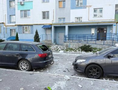 Дрон влучив у дах багатоповерхівки в Харкові