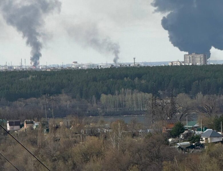 Дрони спричинили пожежу на Сизранському НПЗ в РФ