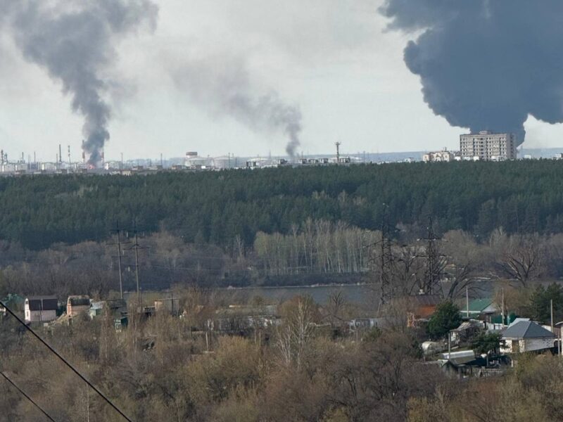 Дрони спричинили пожежу на Сизранському НПЗ в РФ