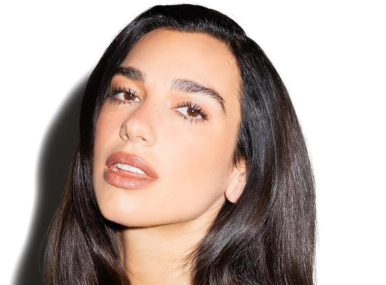 Дуа Ліпа придбала пікап для ЗСУ