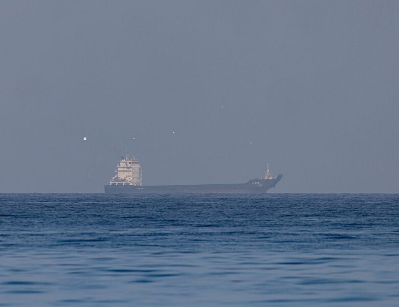 Два судна, пов’язані з Іраном, пройшли через Ормуз попри блокаду США – ЗМІ