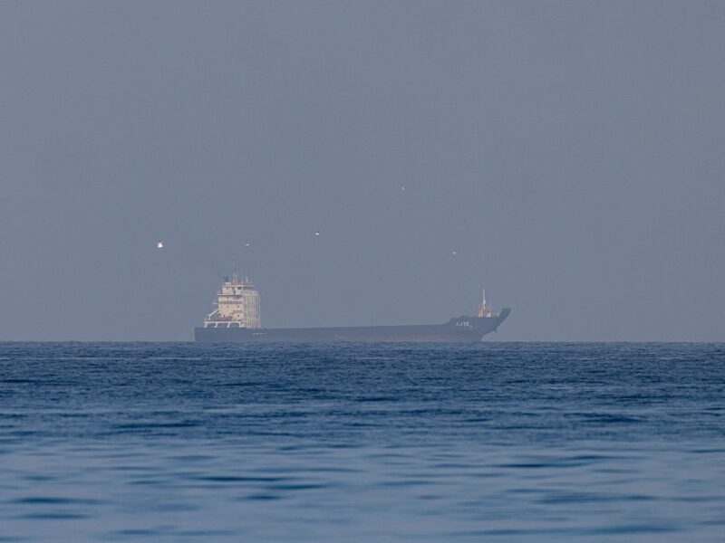 Два судна, пов’язані з Іраном, пройшли через Ормуз попри блокаду США – ЗМІ