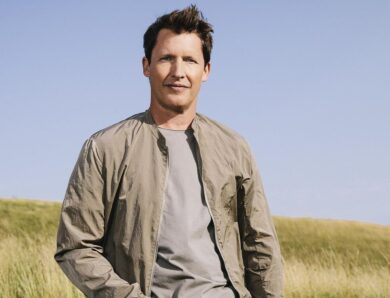 Джеймс Блант після скандалу змінив символіку: з герба РФ на тризуб