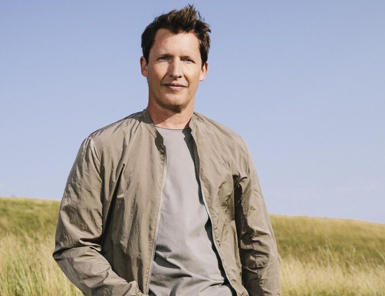 Джеймс Блант після скандалу змінив символіку: з герба РФ на тризуб