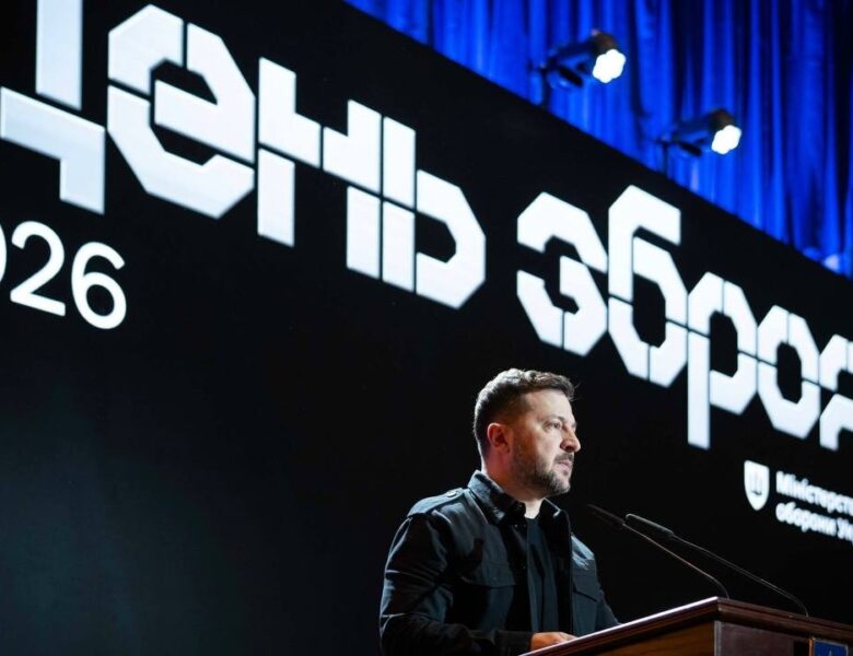 Володимир Зеленський вручив державні нагороди українським зброярам