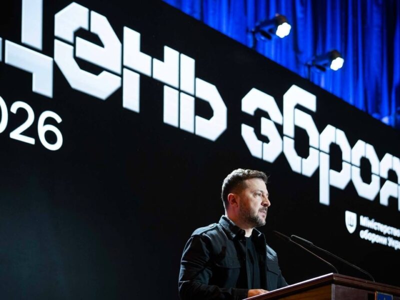 Володимир Зеленський вручив державні нагороди українським зброярам