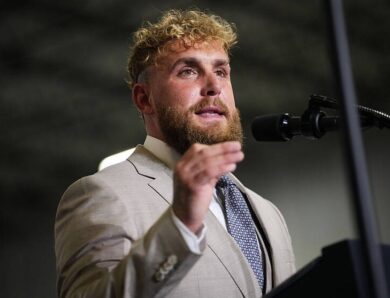 Екссуперник Джошуа розглядає можливість бою з Усиком