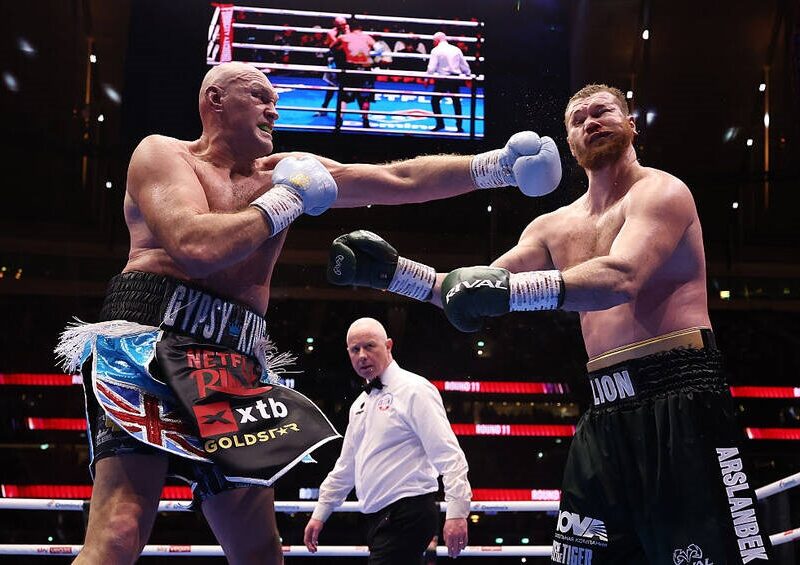 Ф’юрі домінував і розгромив Махмудова після камбека