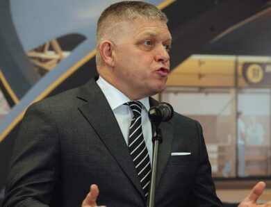 Фіцо просить Польщу пропустити його літак в Росію