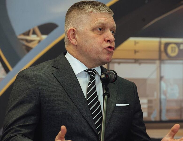 Фіцо просить Польщу пропустити його літак в Росію