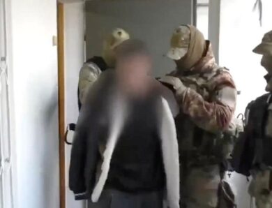 ФСБ затримала кримчанина за схвалення ударів ЗСУ по нафтобазі