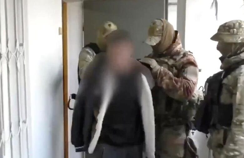 ФСБ затримала кримчанина за схвалення ударів ЗСУ по нафтобазі