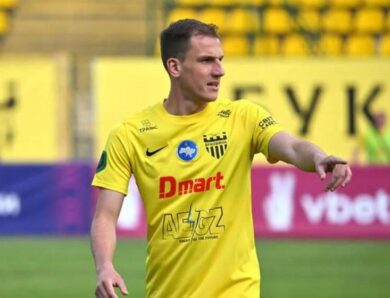 Футболіста Буковини забрали на швидкій під час матчу з Динамо