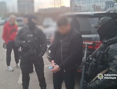 Продавали бронь та виїзд за кордон: Нацполіція затримала учасників схеми