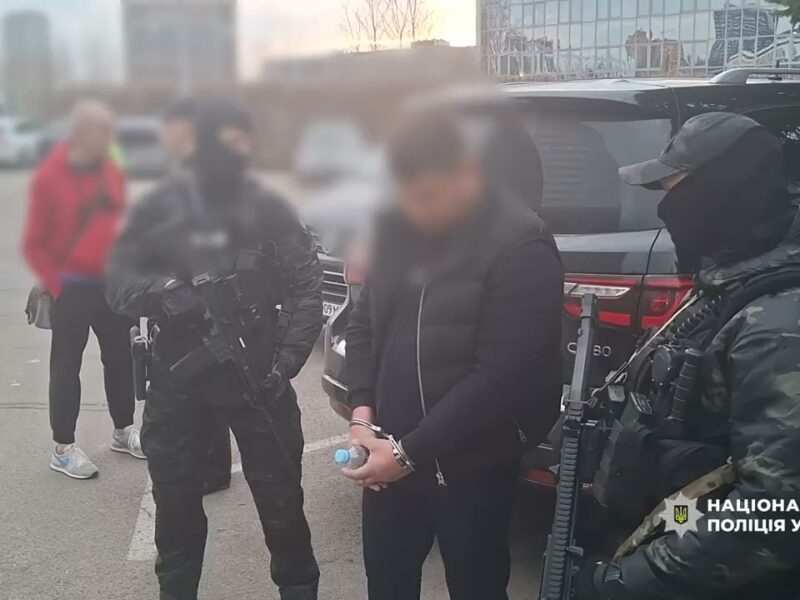 Продавали бронь та виїзд за кордон: Нацполіція затримала учасників схеми