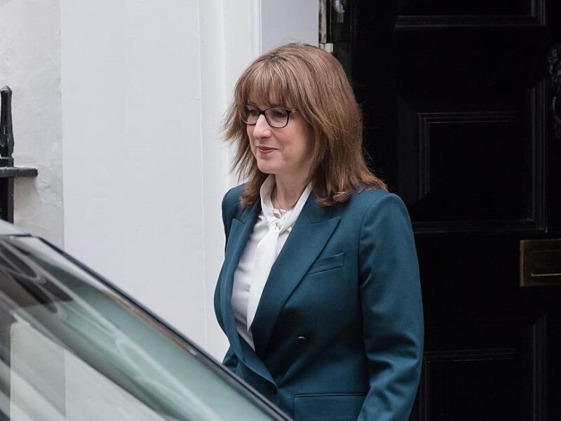 Голова Мінфіну Британії назвала війну США в Ірані “дурістю”