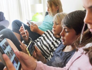 Греції заборонила соцмережі для дітей до 15 років