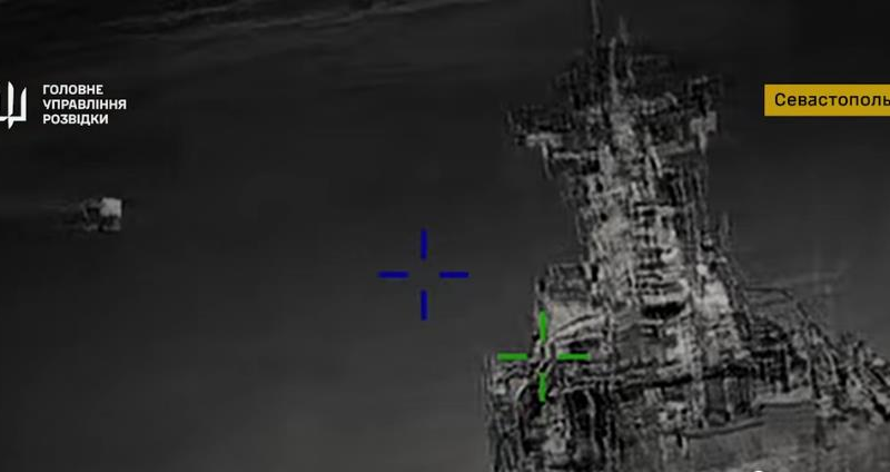 ГУР показало ураження кораблів РФ у Криму