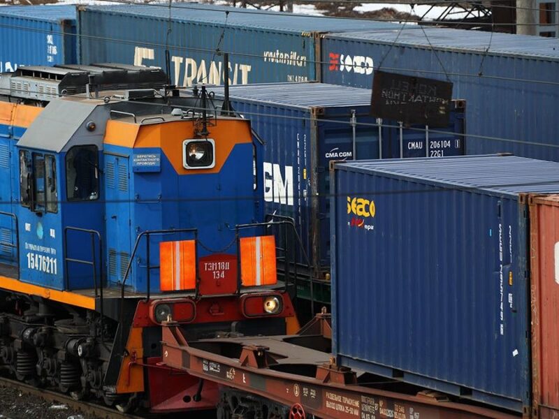 Імпортери РФ змушені уникати привозу товарів з Китаю через Казахстан – ЗМІ