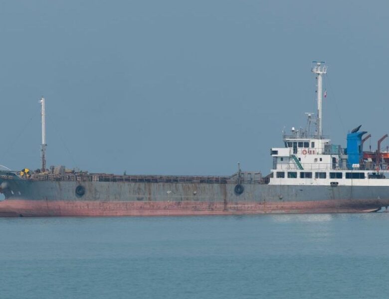 Іранські танкери з нафтою навчилися обходити блокаду США – ЗМІ