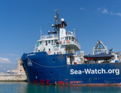 Італія затримала німецьке судно після порятунку мігрантів