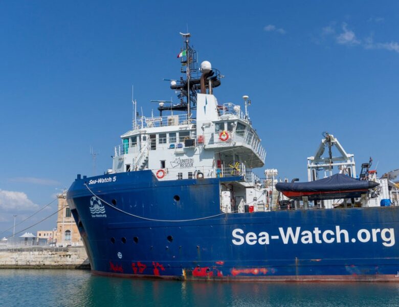 Італія затримала німецьке судно після порятунку мігрантів
