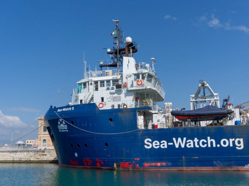 Італія затримала німецьке судно після порятунку мігрантів