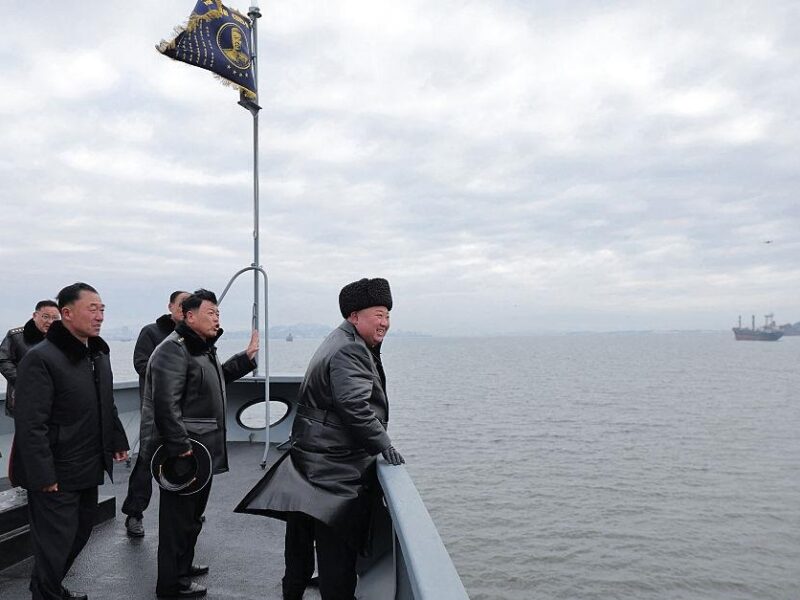 Кім Чен Ин спостерігав за запуском ракет з нового есмінця