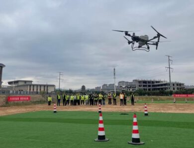 Китайські вчені навчилися заряджати дрони прямо під час польоту