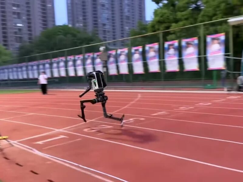 Китайський робот наблизився до рекорду швидкості Усейна Болта