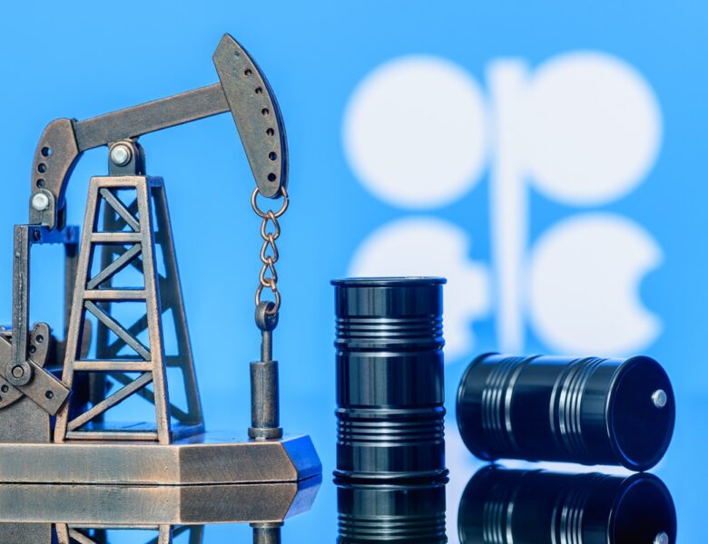 Країни ОПЕК+ домовилися збільшити видобуток нафти у травні