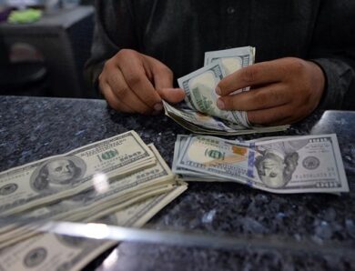 Курси долара і євро сягнули психологічних рубежів