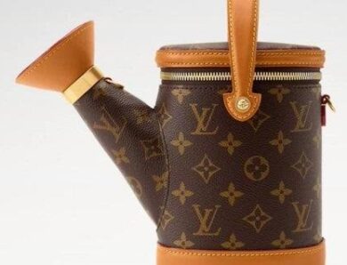 Louis Vuitton випустив сумку у формі садової лійки за $4800